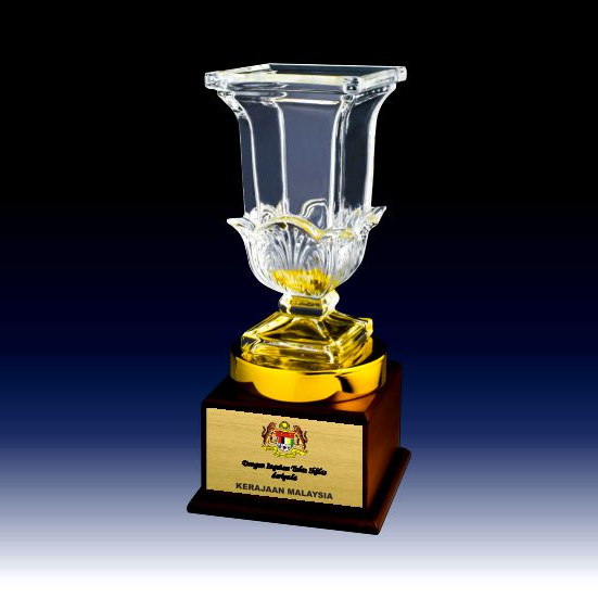 ICV 133 - Elegant Golden Crystal Vase