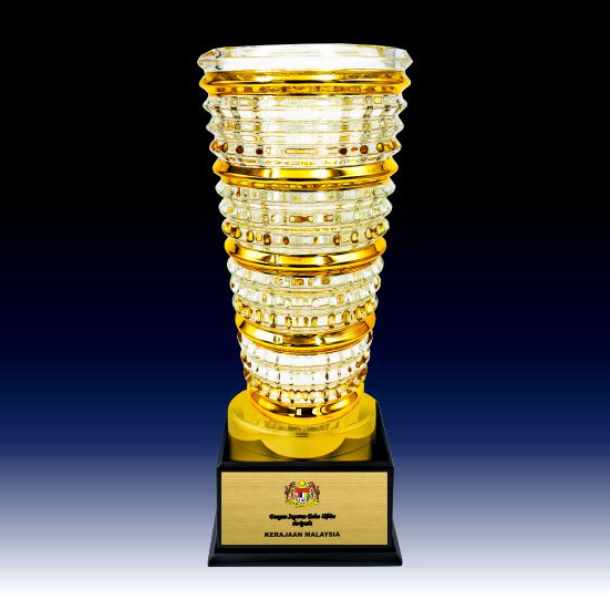 ICV 742 - Elegant Golden Crystal Vase