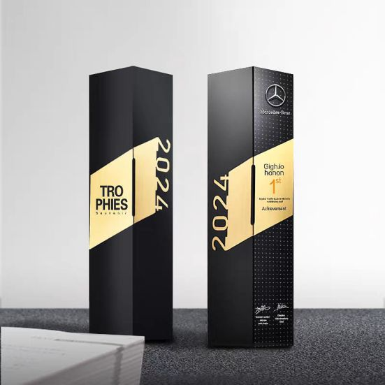 ICT 833 - Exclusive Crystal Trophy