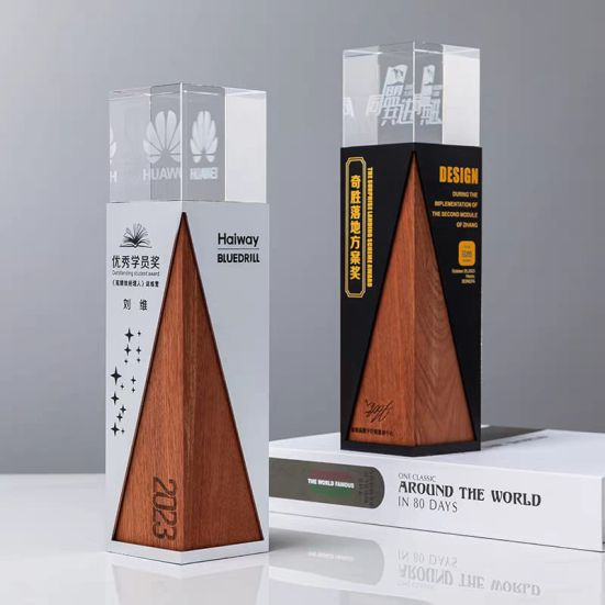 IWT 087 - Exclusive Crystal Wooden Award