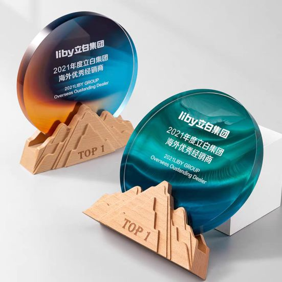 IWT 088 - Exclusive Crystal Wooden Award