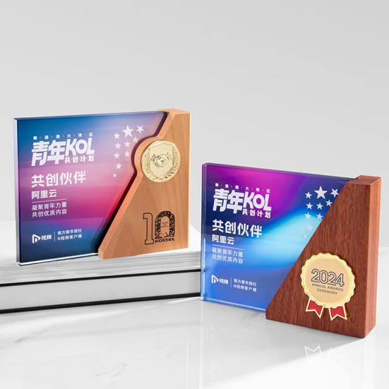 IWT 100 - Exclusive Wooden Metal Award