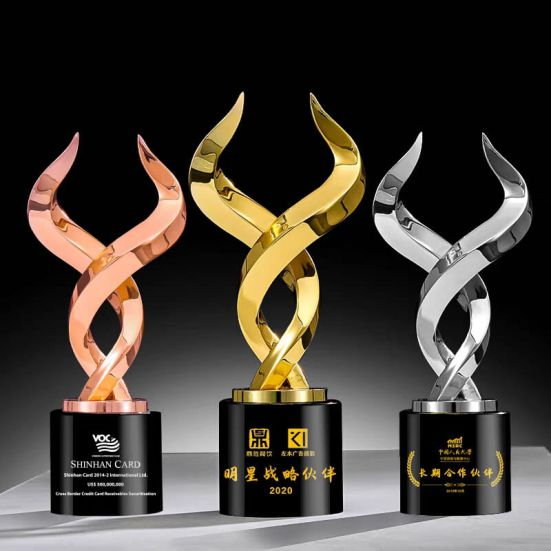 IMT 735 - Exclusive Metal Crystal Award