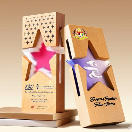 IWT 139 - Exclusive Wooden Award