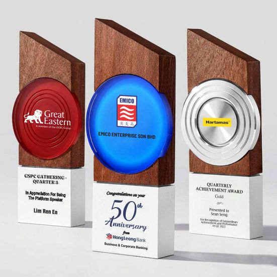 IWT 141 - Exclusive Wooden Award